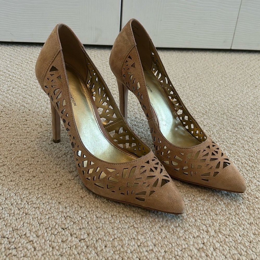 9.5 BCBG suede tan heels